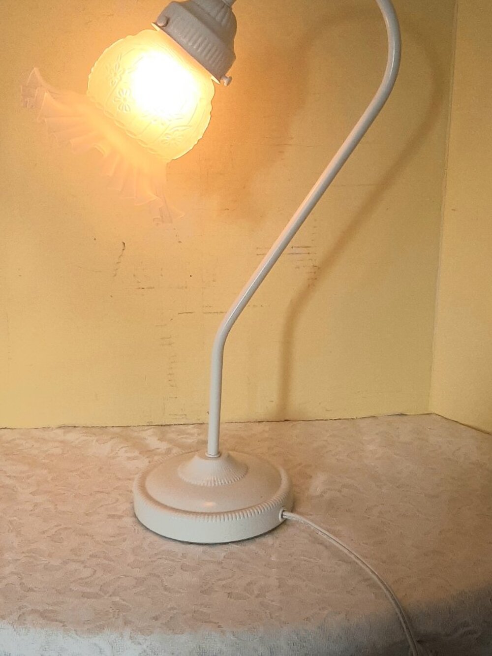 White Enamel gooseneck Victorian Style accent lamp
